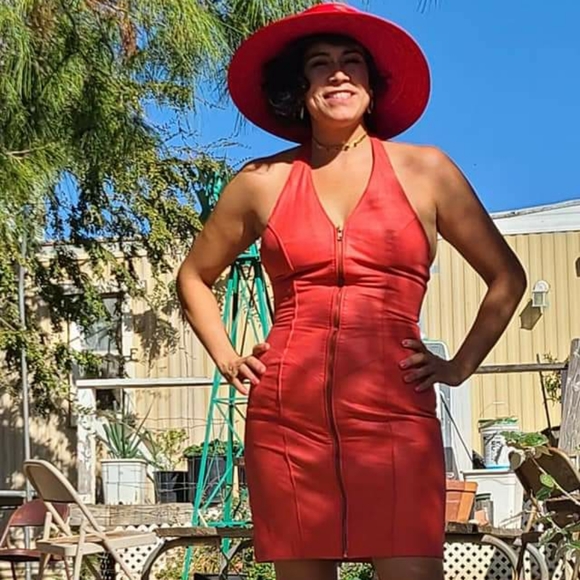 Poshmark - Picture 3 of 8